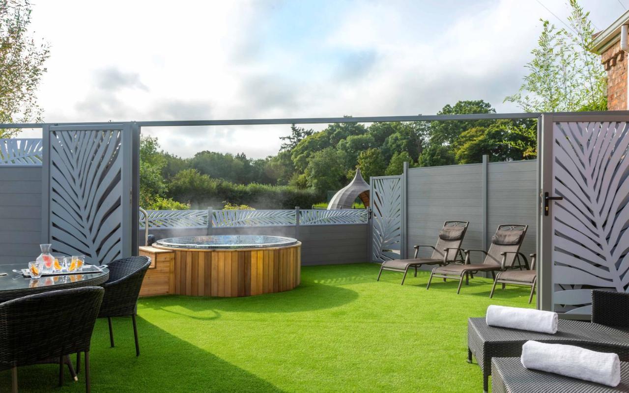 Lion Quays Resort Chirk Exterior foto
