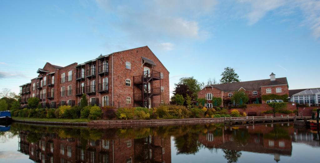 Lion Quays Resort Chirk Exterior foto